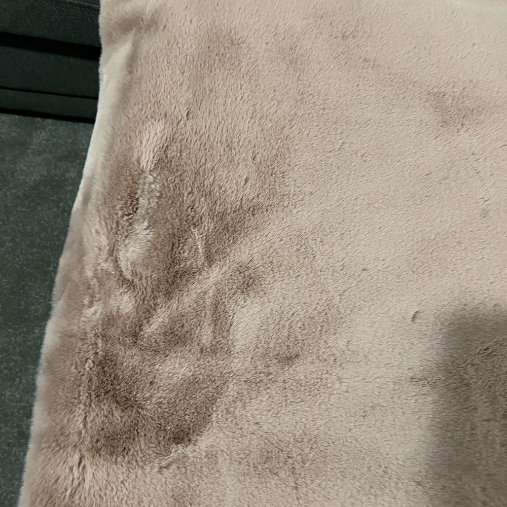 Faux Fur Rug - Picture 4 of 6